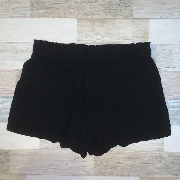 Lily White Women's Black Shorts - Size Medium - Picture 2 of 4